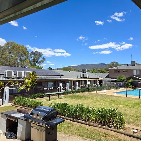 Tumut Valley Motel Pet Friendly Extérieur photo