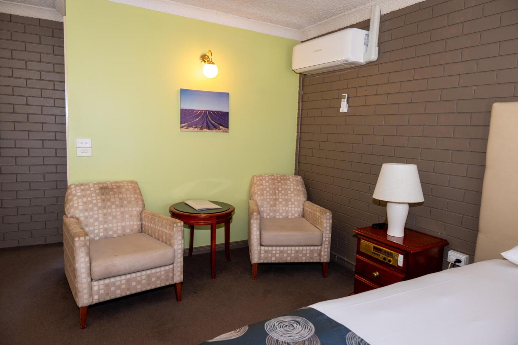 Tumut Valley Motel Pet Friendly Extérieur photo