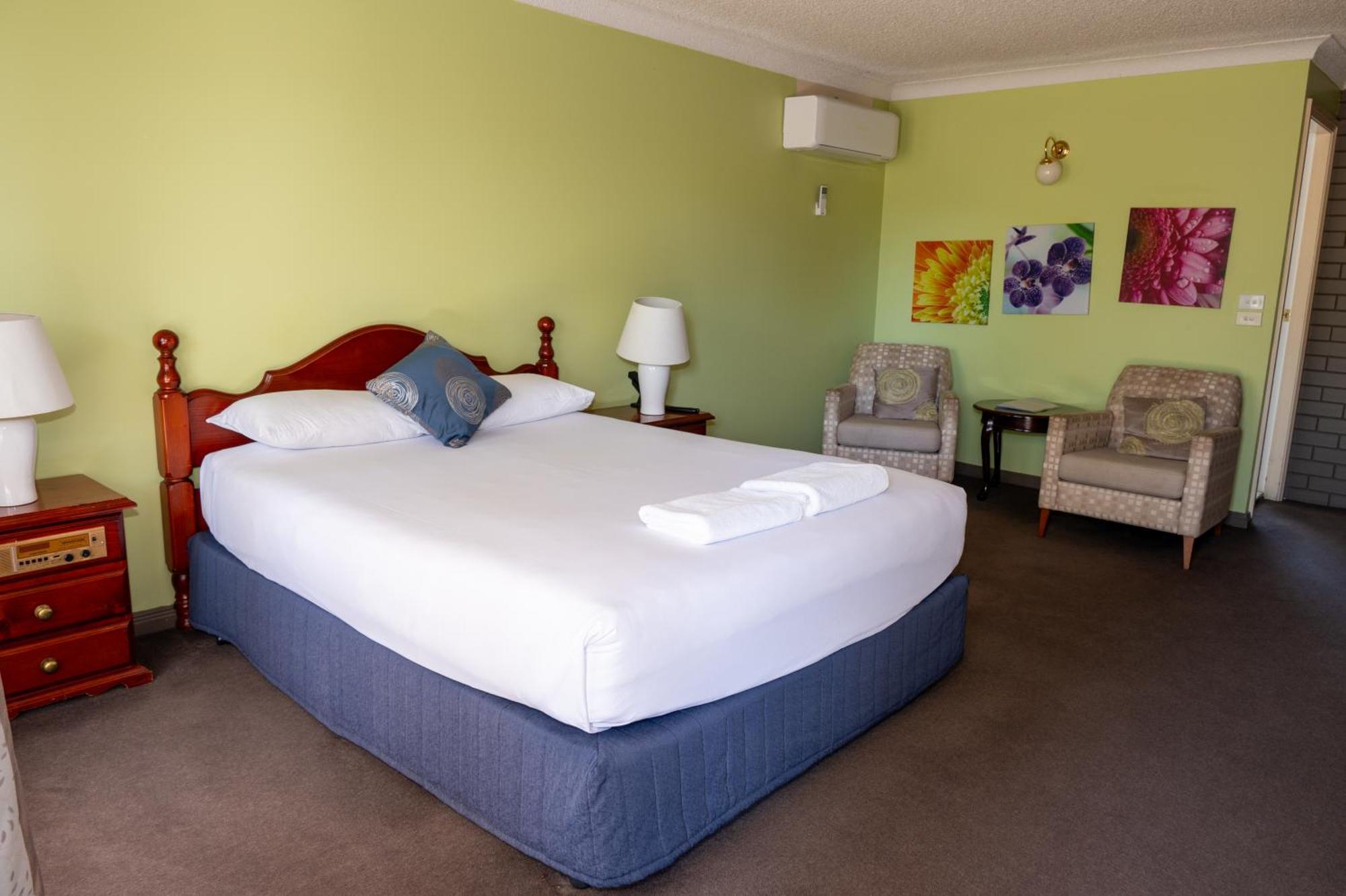 Tumut Valley Motel Pet Friendly Extérieur photo