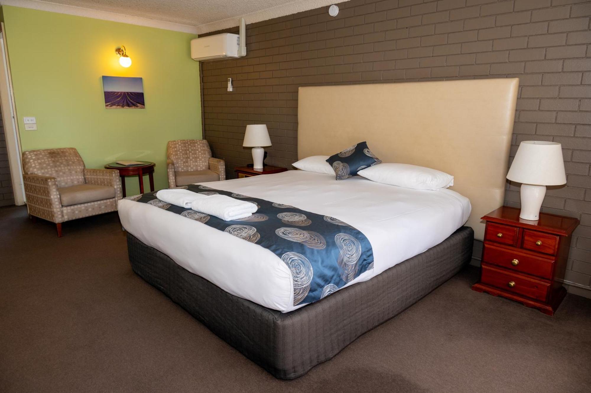 Tumut Valley Motel Pet Friendly Extérieur photo