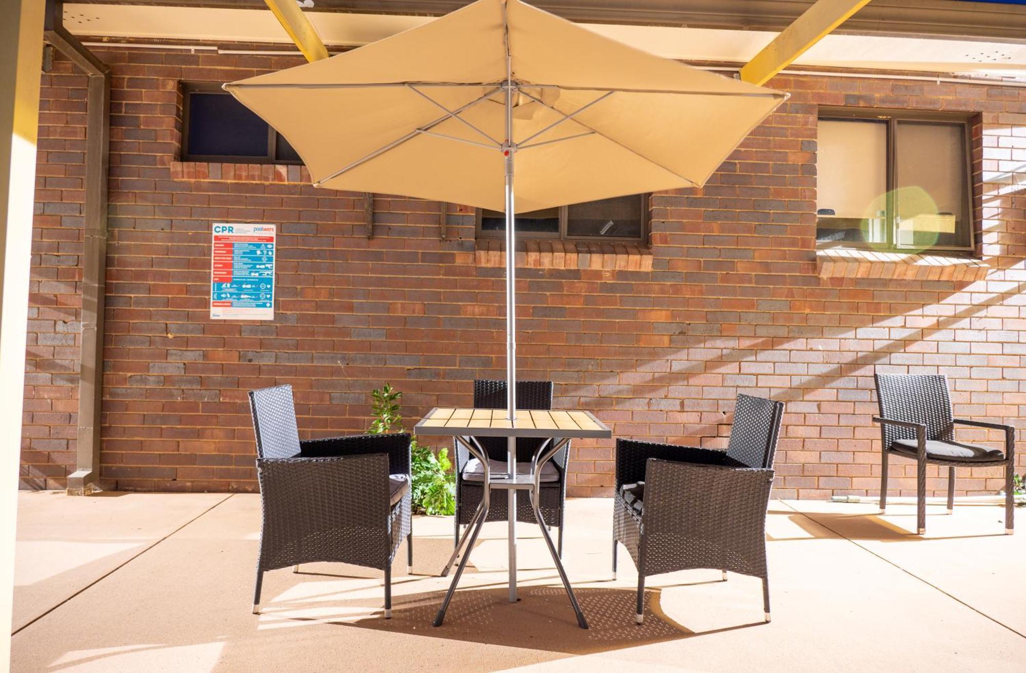 Tumut Valley Motel Pet Friendly Extérieur photo