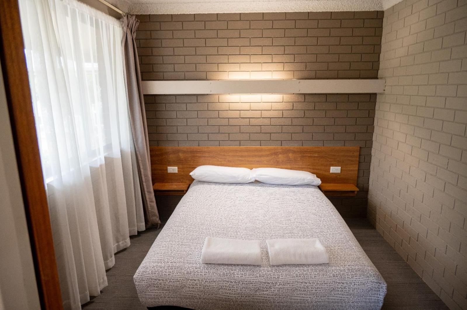 Tumut Valley Motel Pet Friendly Extérieur photo
