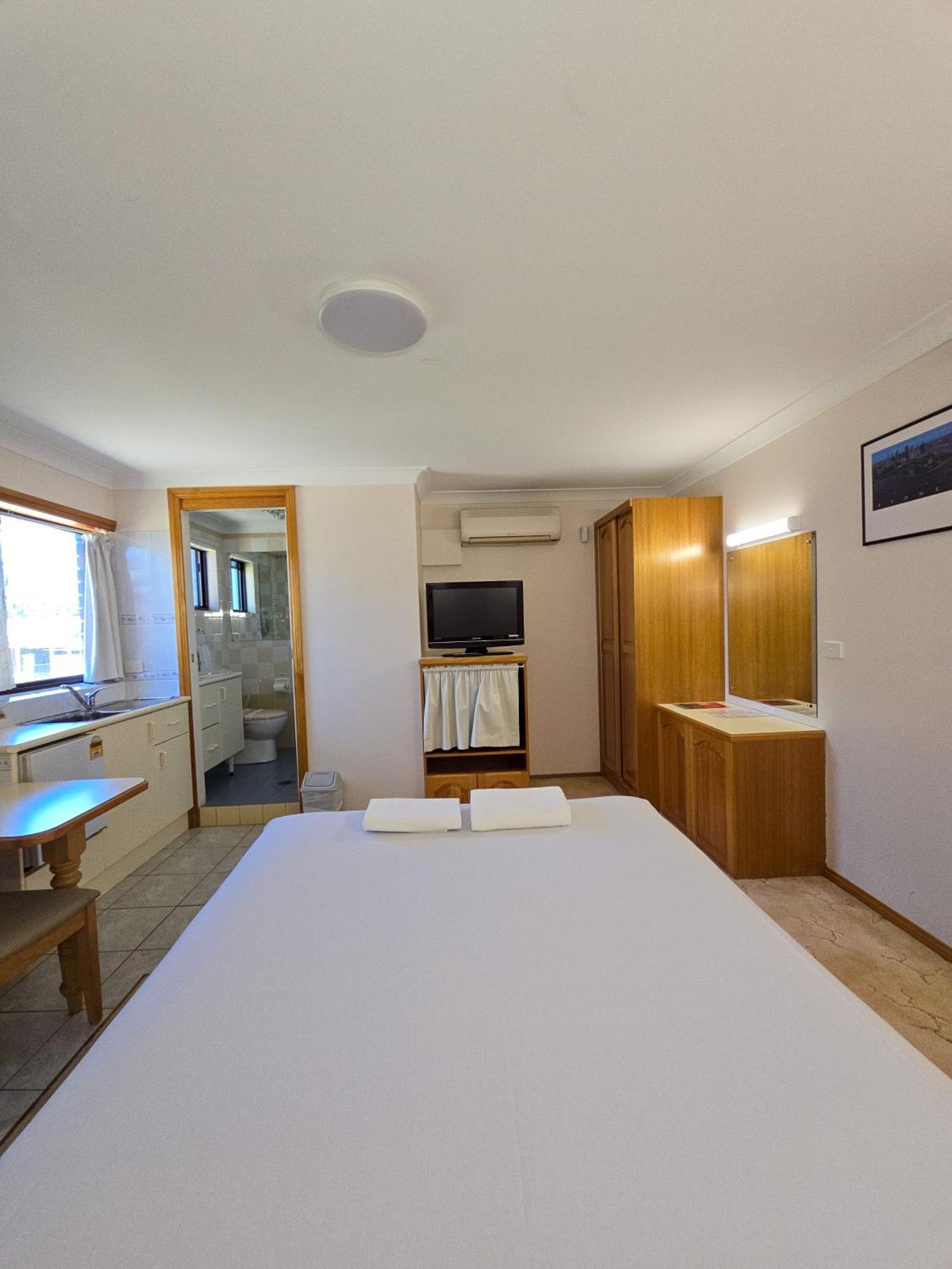 Tumut Valley Motel Pet Friendly Extérieur photo