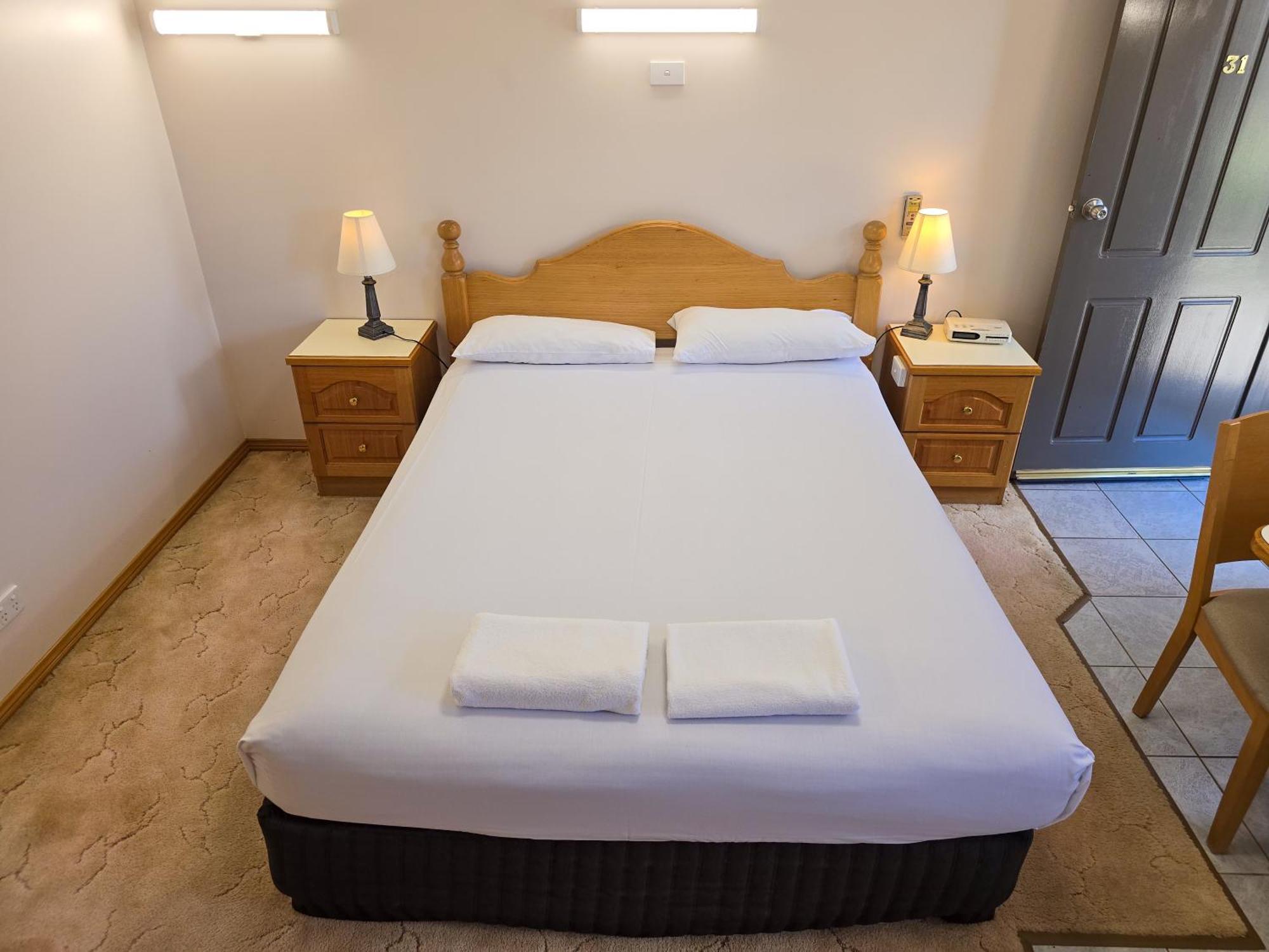 Tumut Valley Motel Pet Friendly Extérieur photo