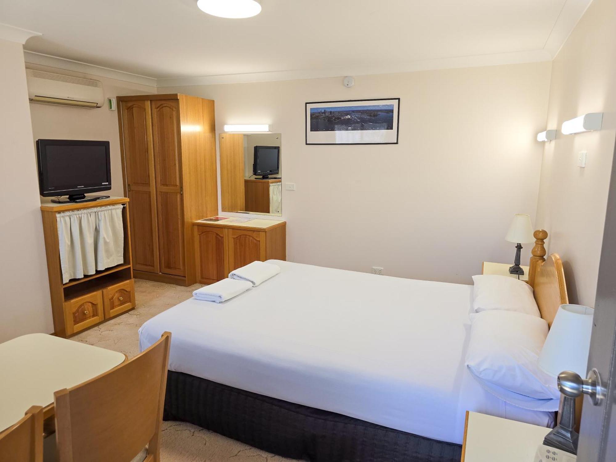 Tumut Valley Motel Pet Friendly Extérieur photo