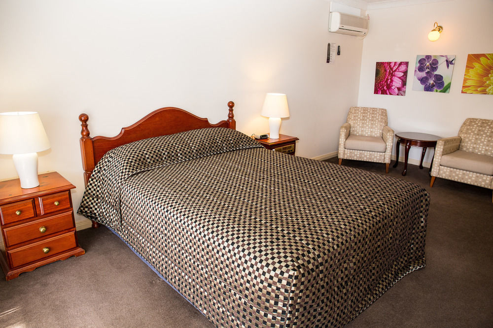 Tumut Valley Motel Pet Friendly Extérieur photo