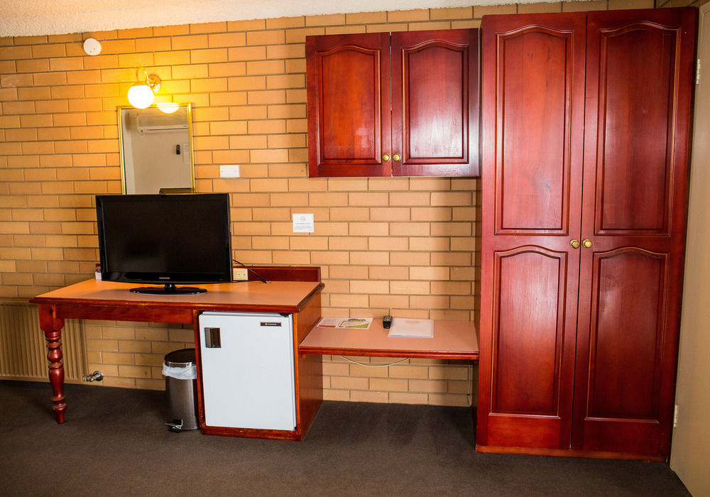 Tumut Valley Motel Pet Friendly Extérieur photo